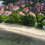 Ostseeallee 6 Treibholz *