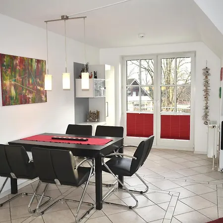 Ostseeallee 6 Treibholz * Niendorf